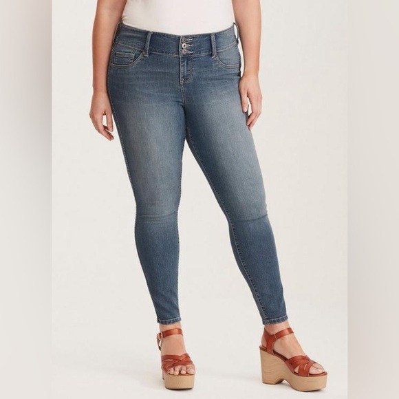 Torrid Jegging Skinny Super Stretch Mid-Rise Jean Size 18 NWT Brand New - Picture 1 of 6